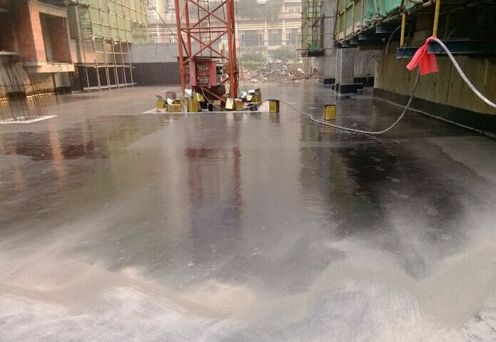 在工業(yè)領域中聚脲噴涂對環(huán)氧地坪的使用